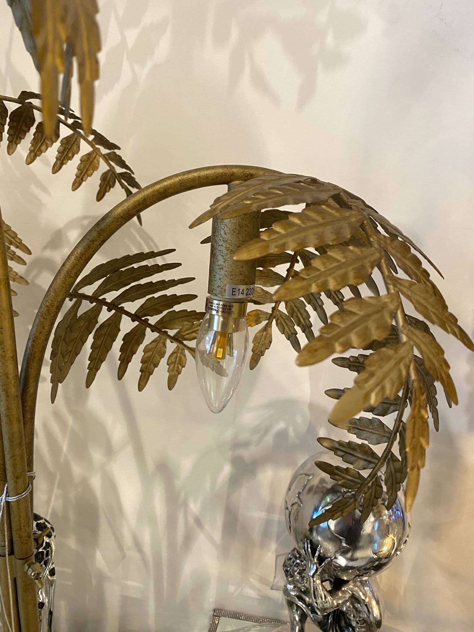 Antique Gold Palm Leaf Table Lamp