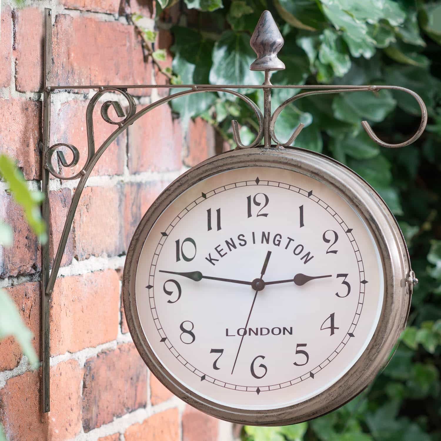 [EKM-AUTOGENERATED]Outdoor Hanging Station Clock - Grey