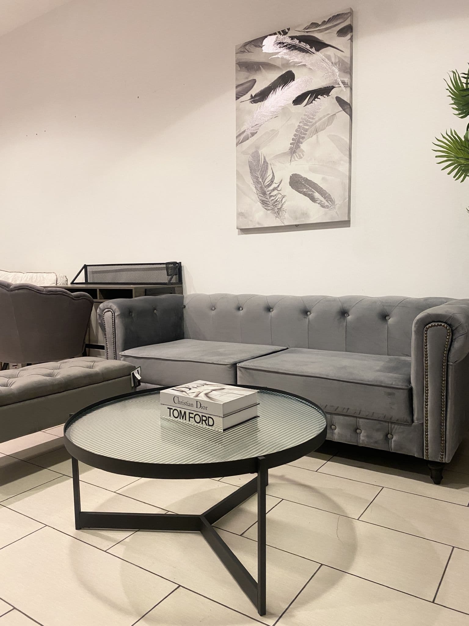 [EKM-AUTOGENERATED]Ribbed Glass Top Round Coffee Table With Black Frame